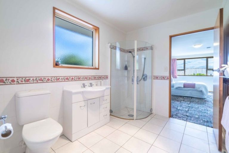 Photo of property in 12 Osborne Street, Riverton/aparima, Riverton, 9822