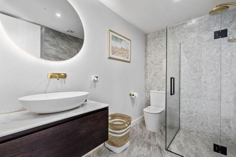 Photo of property in 58c Potter Avenue, Northcote, Auckland, 0627