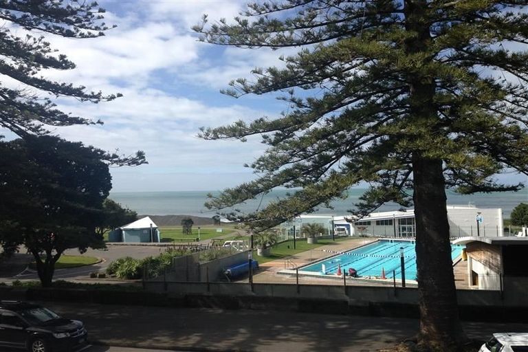 Photo of property in 29 Marine Parade, Bluff Hill, Napier, 4110