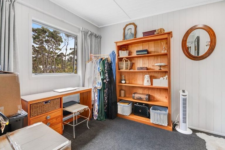 Photo of property in 12 Chenery Road, Red Beach, 0932