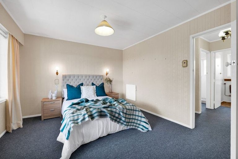 Photo of property in 102a Frankley Road, Frankleigh Park, New Plymouth, 4310