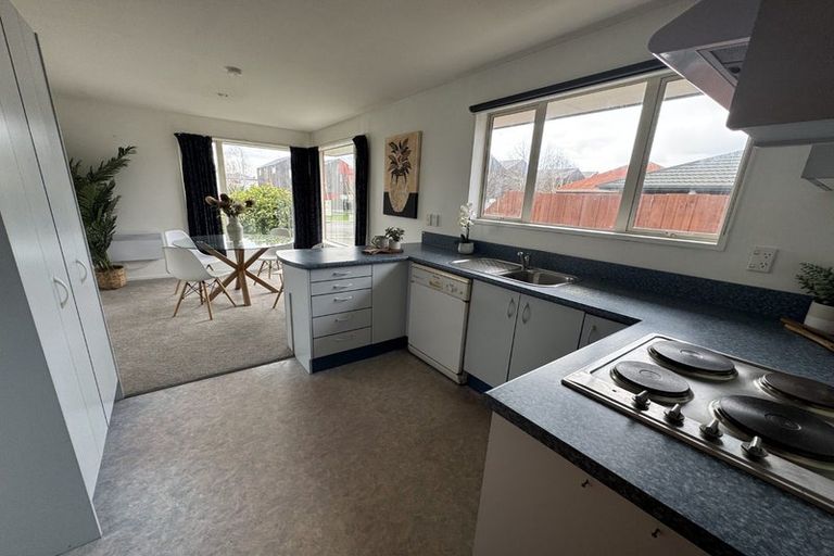 Photo of property in 17 Broadbent Street, Riccarton, Christchurch, 8041