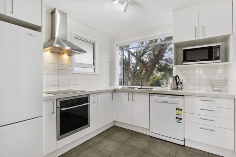 Photo of property in 24 Bartlett Grove, Tawa, Wellington, 5028