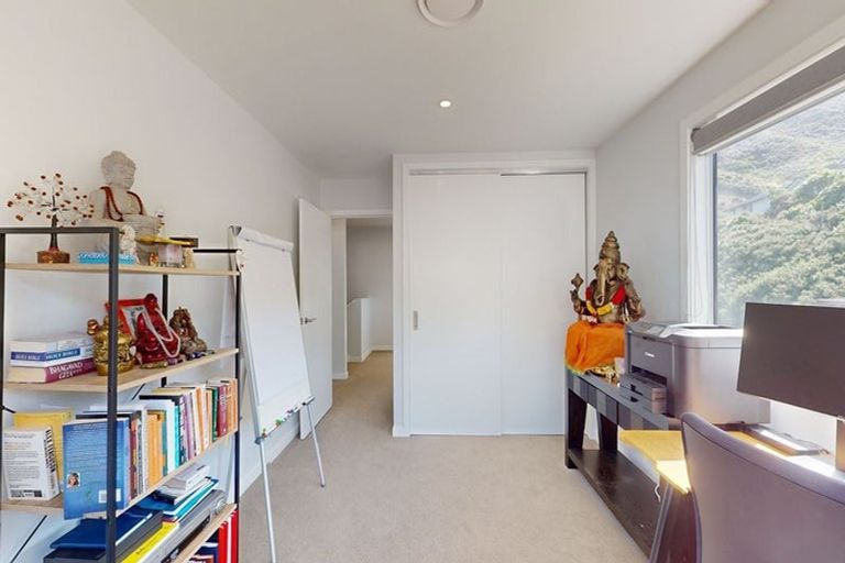 Photo of property in 92 Silverstream Road, Crofton Downs, Wellington, 6035