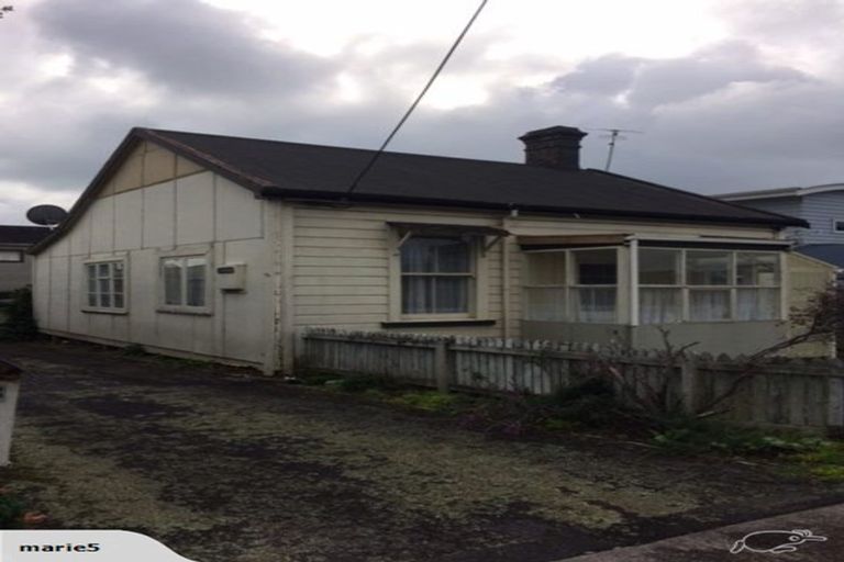 Photo of property in 253 Courtenay Street, Strandon, New Plymouth, 4312