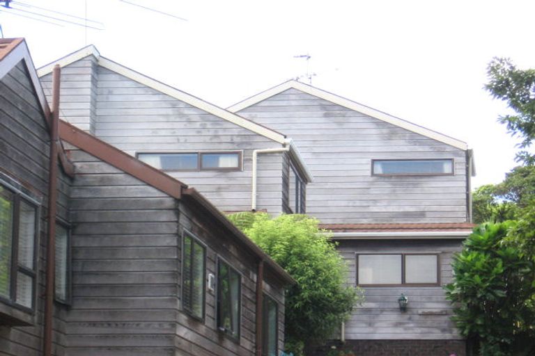 Photo of property in 42a Simla Crescent, Khandallah, Wellington, 6035