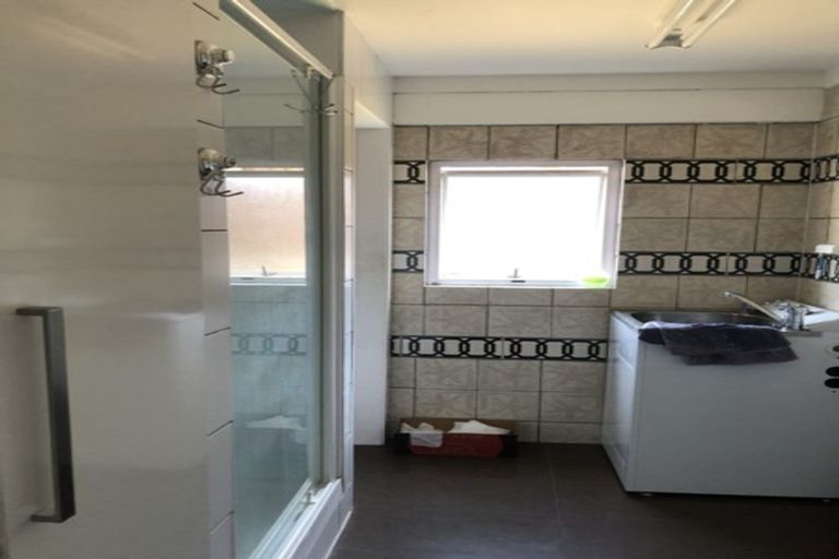 Photo of property in 5 Talavera Place, Te Atatu South, Auckland, 0602