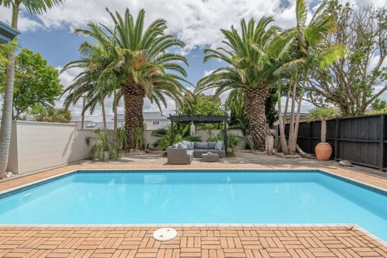 Photo of property in 5 Norwood Road, Bayswater, Auckland, 0622