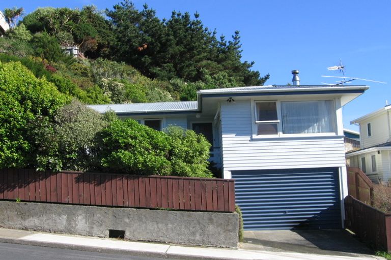 Photo of property in 90 Beazley Avenue, Paparangi, Wellington, 6037