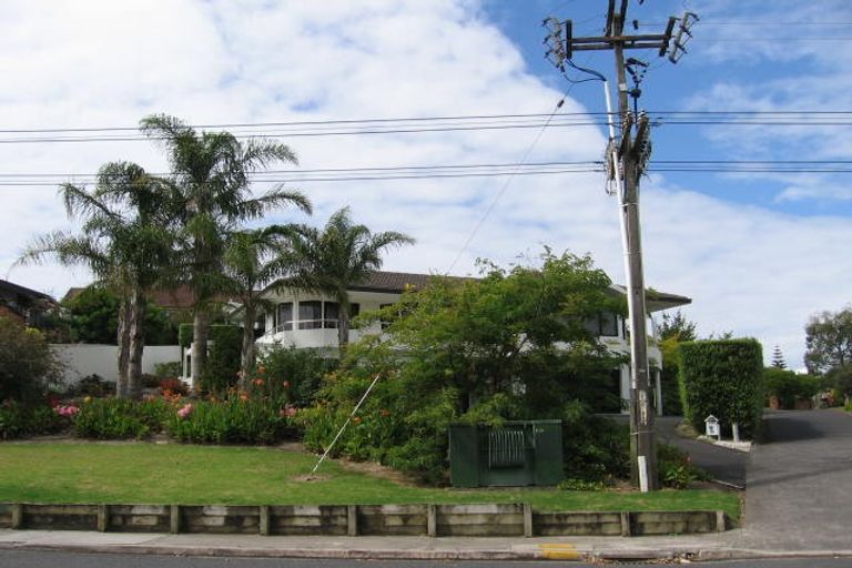 Photo of property in 1037 Beach Road, Torbay, Auckland, 0630