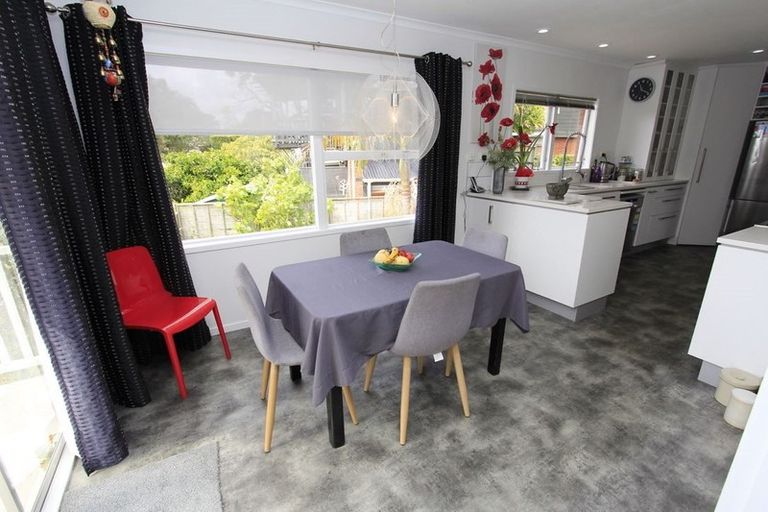 Photo of property in 26 Jade Avenue, Pakuranga Heights, Auckland, 2010