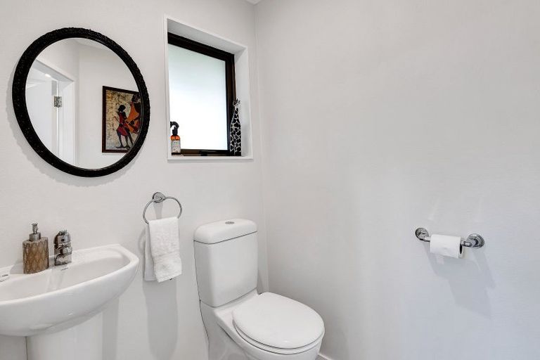 Photo of property in 11 Leatham Avenue, Strandon, New Plymouth, 4312