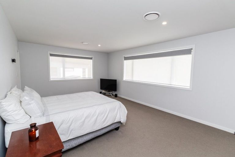 Photo of property in 92 Silverstream Road, Crofton Downs, Wellington, 6035