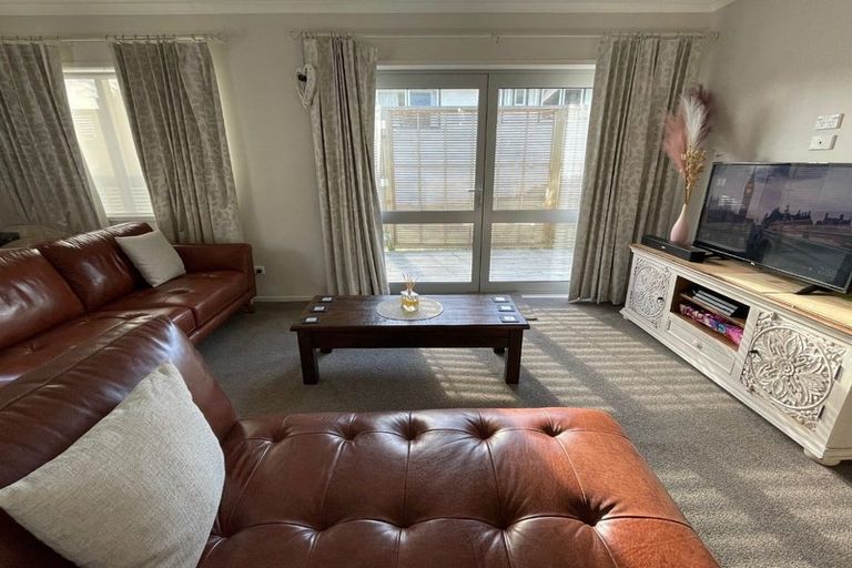 Photo of property in 38 Powrie Street, Glenfield, Auckland, 0629