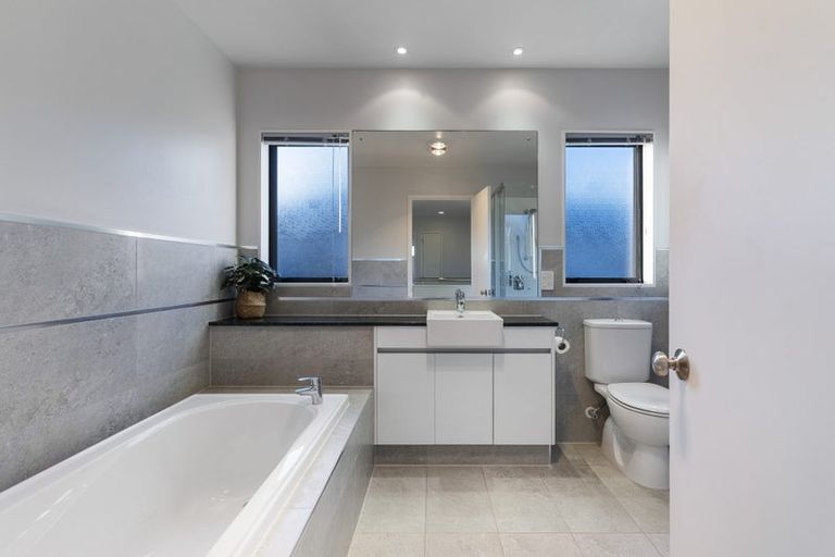 Photo of property in 16 Springcrest Drive, Karaka, Papakura, 2113