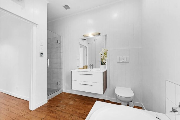 Photo of property in 1/10 Merani Street, Narrow Neck, Auckland, 0622