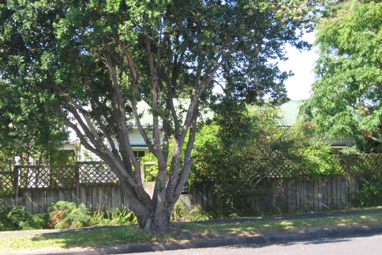 Photo of property in 1 Queen Mary Avenue, New Lynn, Auckland, 0600