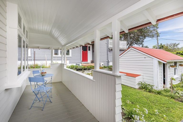 Photo of property in 129 Melbourne Road, Island Bay, Wellington, 6023