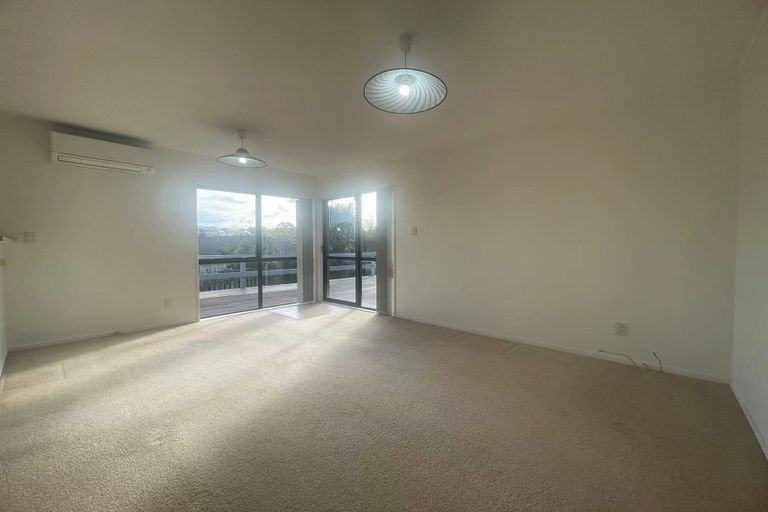 Photo of property in 4 Delisle Place, Windsor Park, Auckland, 0632