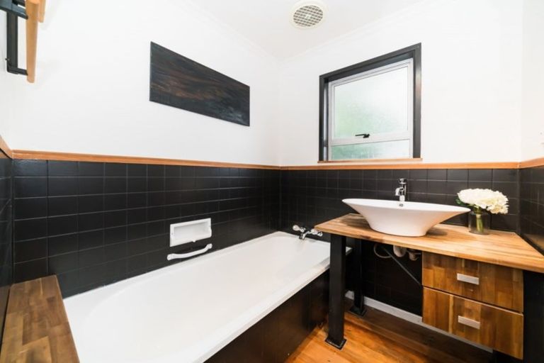 Photo of property in 4 Sutherland Crescent, Westbrook, Palmerston North, 4412