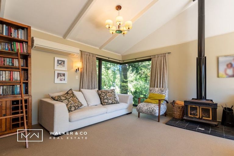Photo of property in 10 Tiniroa Grove, Silverstream, Upper Hutt, 5019