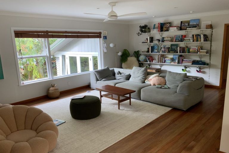 Photo of property in 37 Tanglewood Place, Cockle Bay, Auckland, 2014