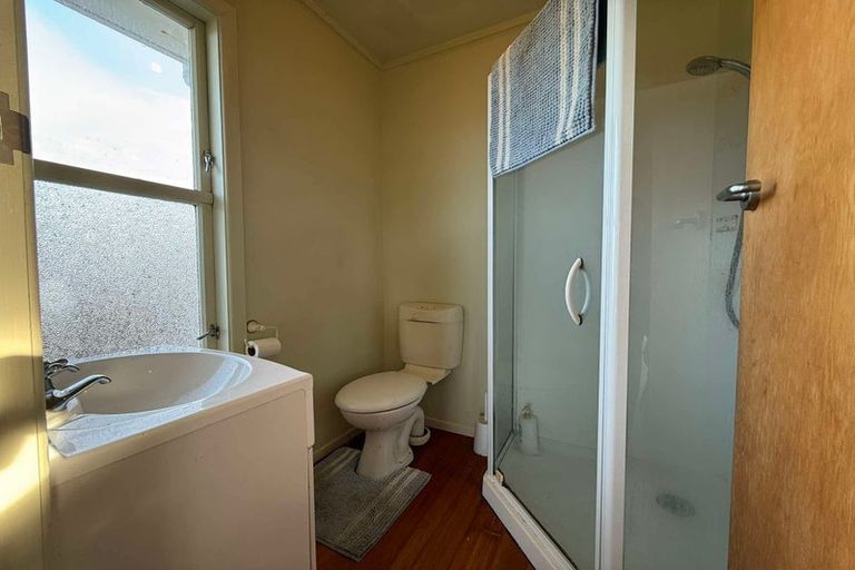 Photo of property in 17 Rakeiora Grove, Korokoro, Lower Hutt, 5012