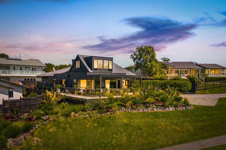 Photo of property in 10 York Terrace, Riverhead, 0820