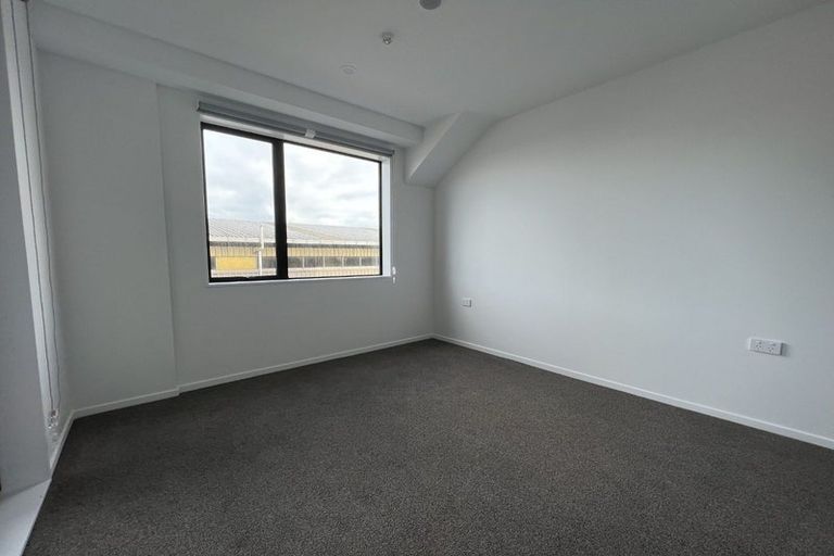Photo of property in 107/28c Eileen Newey Place, Henderson, Auckland, 0612