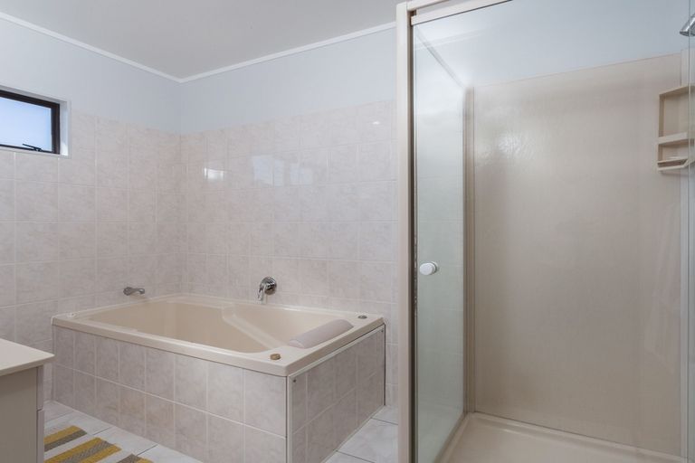 Photo of property in 27 Nirvana Way, Mount Roskill, Auckland, 1041