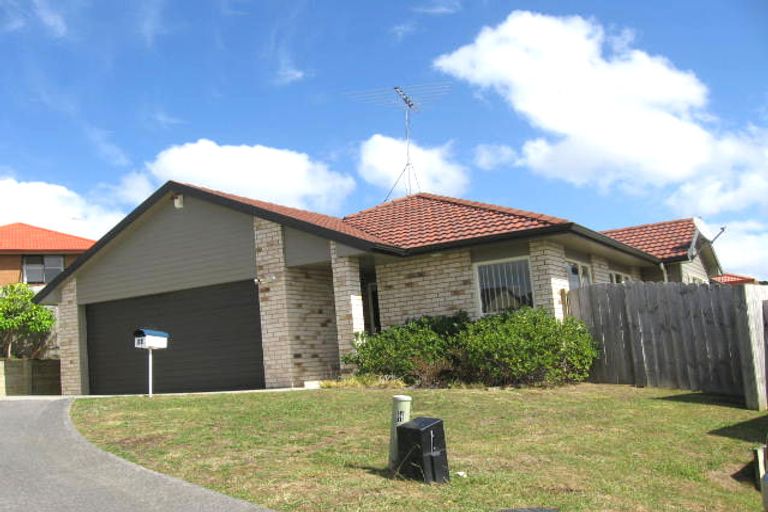 Photo of property in 13 Black Teal Close, Unsworth Heights, Auckland, 0632