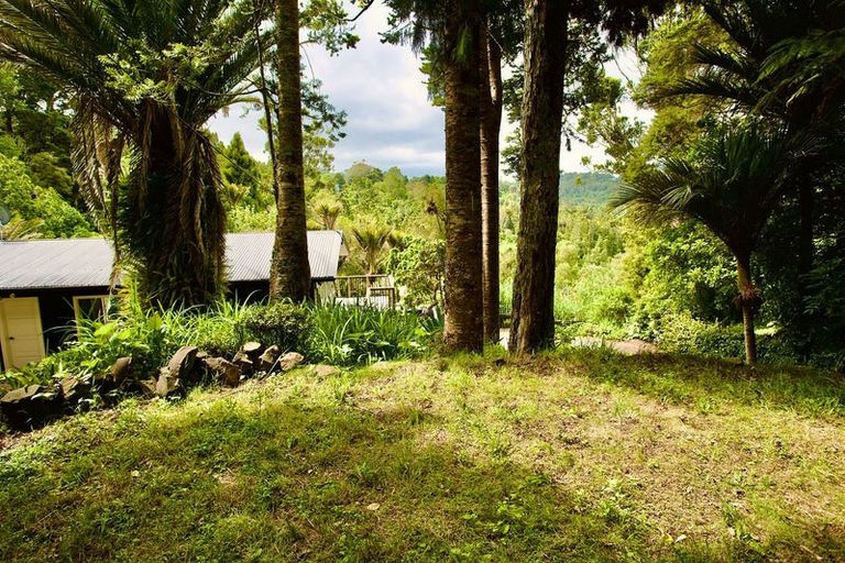 Photo of property in 14 Tinopai Road, Titirangi, Auckland, 0604