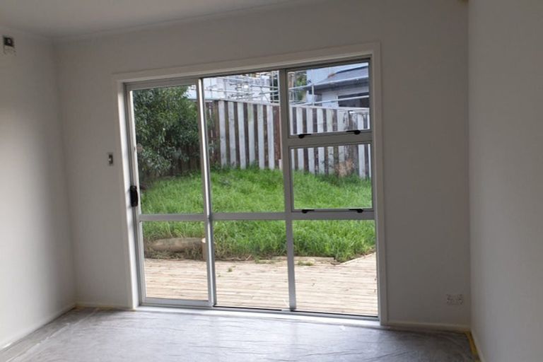 Photo of property in 5 Nor'east Drive, Northcross, Auckland, 0632