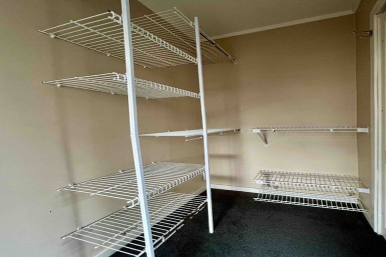 Photo of property in 1 Mirrabooka Avenue, Botany Downs, Auckland, 2010