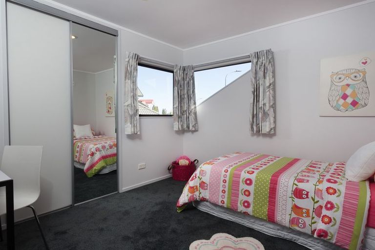 Photo of property in 27 Nirvana Way, Mount Roskill, Auckland, 1041