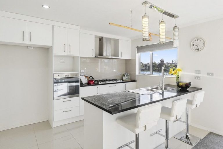 Photo of property in 2f Wood Street, Papakura, 2110