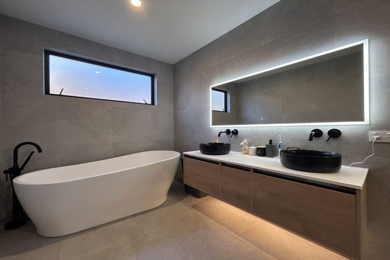 Photo of property in 34 Spur Ridge Rise, Jacks Point, 9371