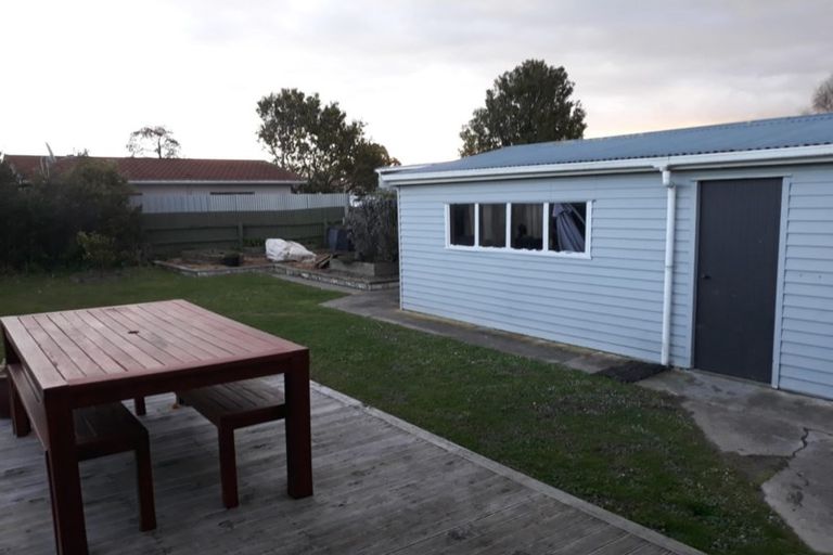 Photo of property in 38 Catlins Crescent, Milson, Palmerston North, 4414
