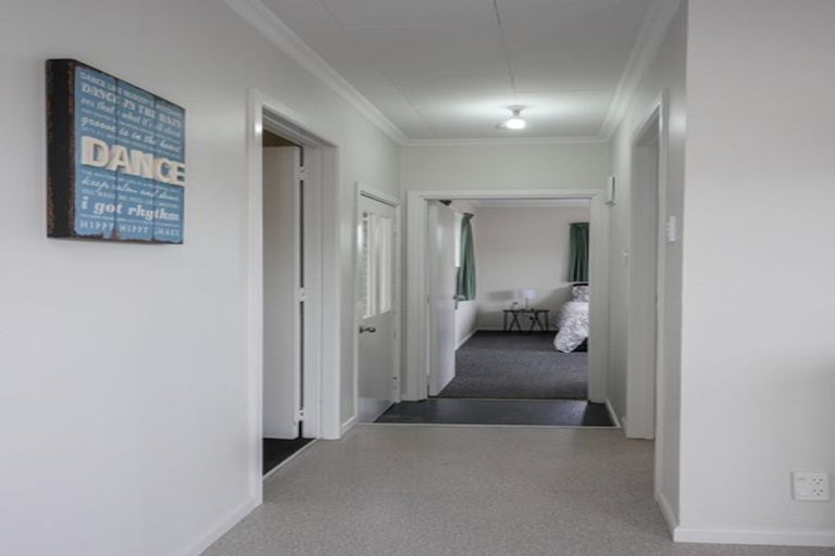 Photo of property in 64 Barnes Drive, Caversham, Dunedin, 9011