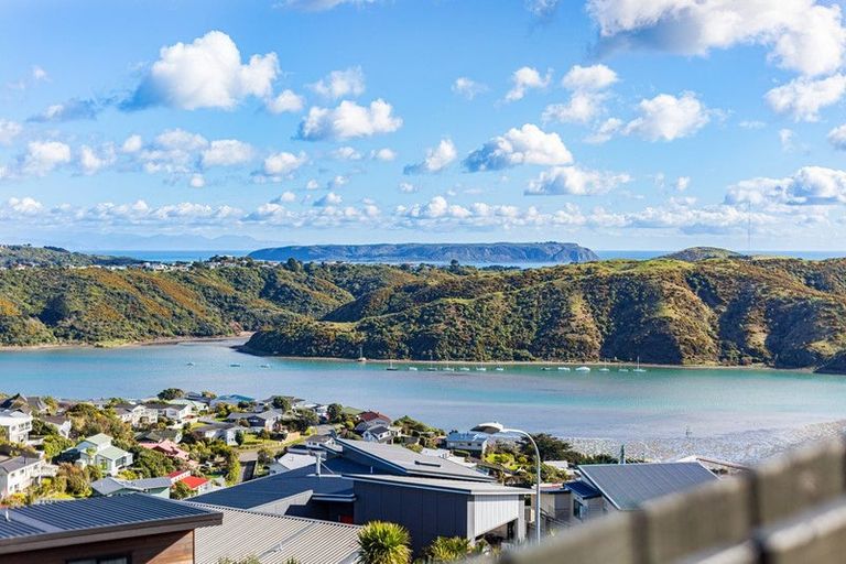 Photo of property in 6 Seascape View, Paremata, Porirua, 5024