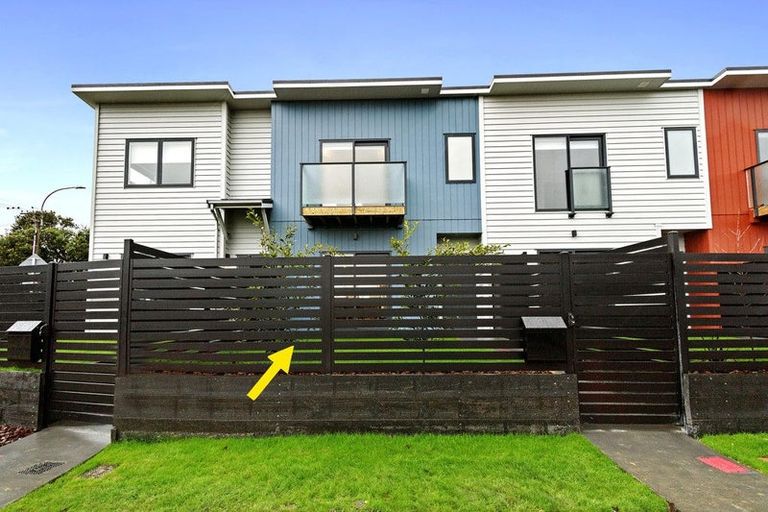 Photo of property in 10/17a Eastglen Road, Glen Eden, Auckland, 0602