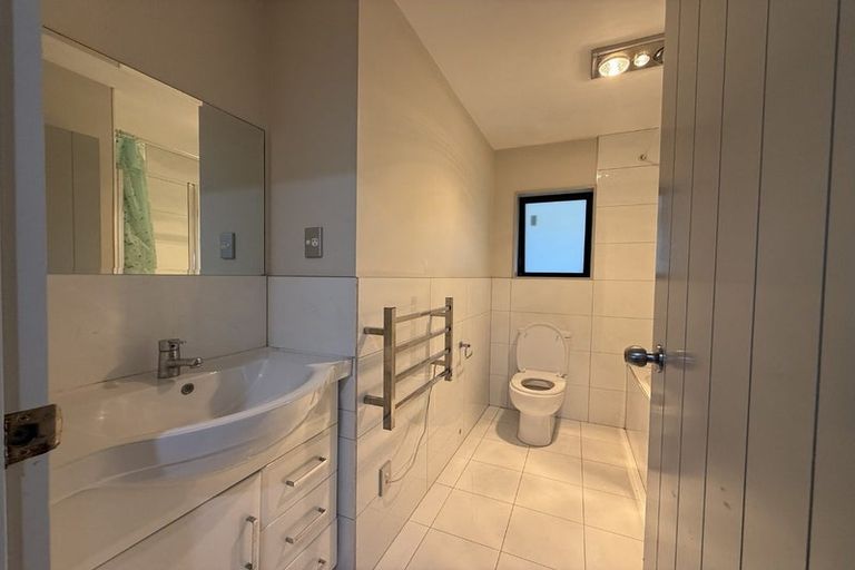 Photo of property in 21 Bangla Place, Massey, Auckland, 0614
