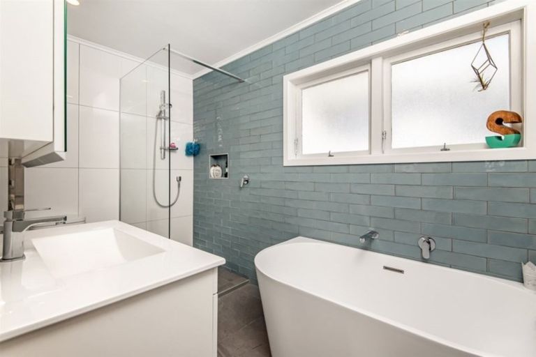 Photo of property in 1/30 Selwyn Crescent, Forrest Hill, Auckland, 0620