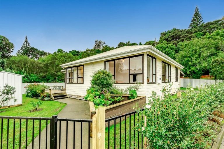 Photo of property in 48 Hookway Grove, Paraparaumu, 5032