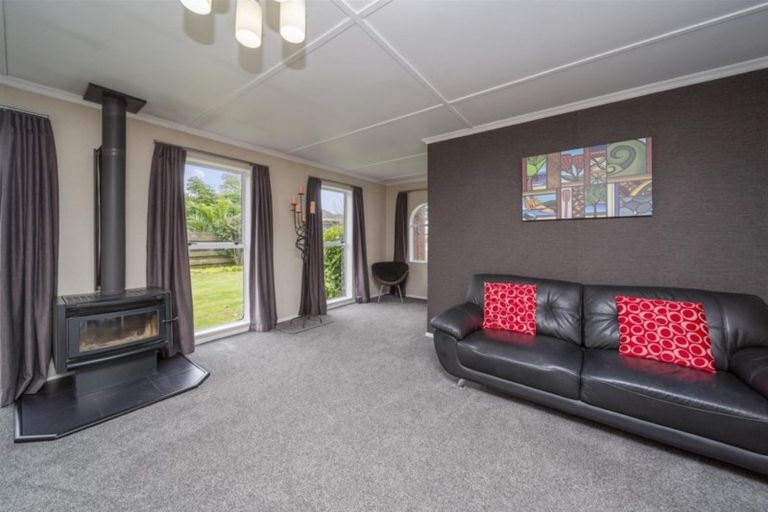 Photo of property in 11 Matai Place, Hawera, 4610