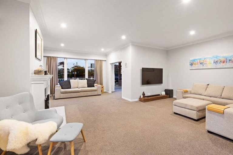 Photo of property in 5 Humphrey Kemp Avenue, Henderson, Auckland, 0612