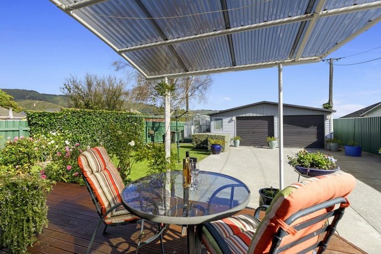 Photo of property in 49 Chapman Crescent, Naenae, Lower Hutt, 5011