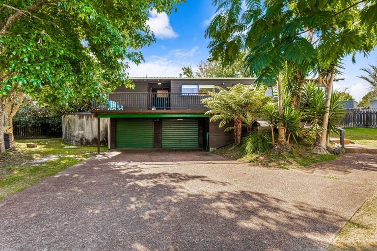 Photo of property in 10 Tokay Place, Huapai, Kumeu, 0810