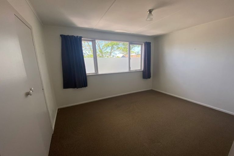 Photo of property in 1/14 Roberts Road, Te Atatu South, Auckland, 0610