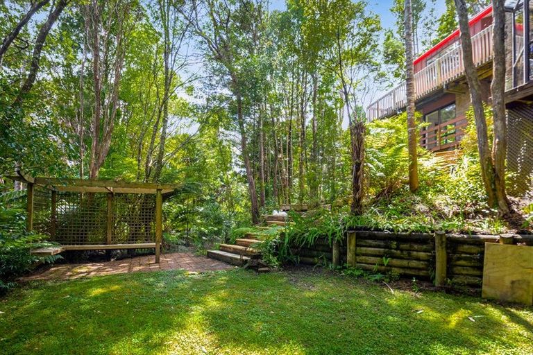 Photo of property in 15 Kaurimu Rise, Titirangi, Auckland, 0604